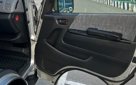 Toyota HiAce H200, 2005 год, 2 400 000 рублей, 23 фотография