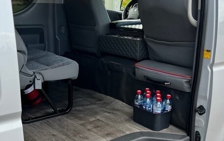 Toyota HiAce H200, 2005 год, 2 400 000 рублей, 28 фотография