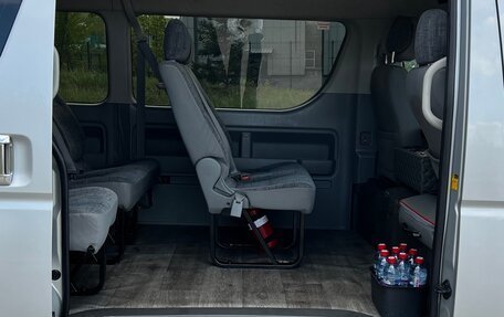 Toyota HiAce H200, 2005 год, 2 400 000 рублей, 34 фотография