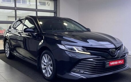 Toyota Camry, 2018 год, 2 365 000 рублей, 3 фотография