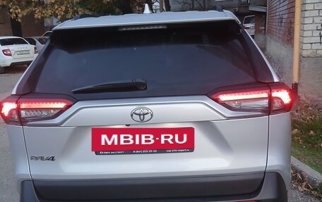 Toyota RAV4, 2021 год, 3 200 000 рублей, 2 фотография