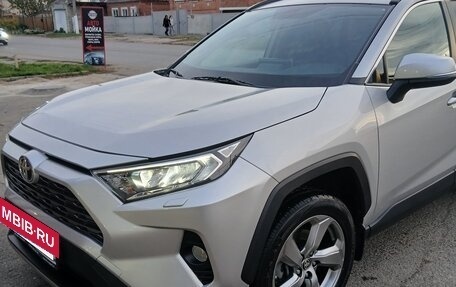Toyota RAV4, 2021 год, 3 200 000 рублей, 4 фотография
