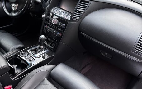 Infiniti QX70, 2017 год, 3 000 000 рублей, 16 фотография