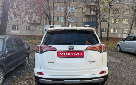 Toyota RAV4, 2018 год, 2 990 000 рублей, 6 фотография