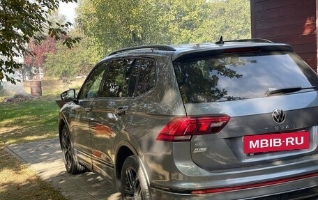 Volkswagen Tiguan II, 2021 год, 3 000 000 рублей, 2 фотография