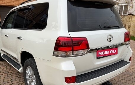 Toyota Land Cruiser 200, 2016 год, 5 800 000 рублей, 1 фотография