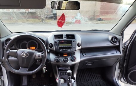 Toyota RAV4, 2011 год, 1 850 000 рублей, 10 фотография