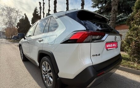 Toyota RAV4, 2022 год, 4 500 000 рублей, 4 фотография