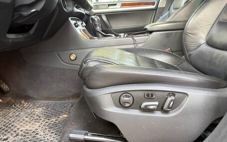 Volkswagen Touareg III, 2013 год, 1 950 000 рублей, 24 фотография