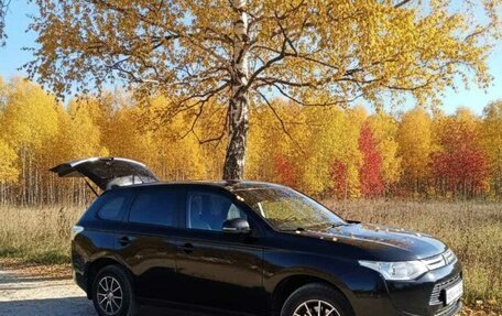 Mitsubishi Outlander III рестайлинг 3, 2012 год, 1 350 000 рублей, 4 фотография