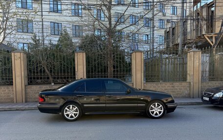 Mercedes-Benz E-Класс, 1999 год, 450 000 рублей, 2 фотография