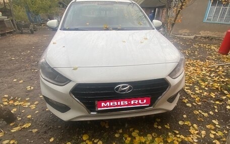 Hyundai Solaris II рестайлинг, 2017 год, 800 000 рублей, 1 фотография