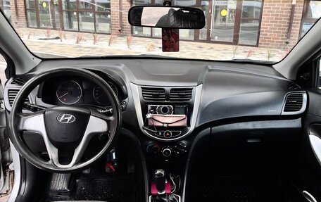 Hyundai Solaris II рестайлинг, 2011 год, 630 000 рублей, 9 фотография