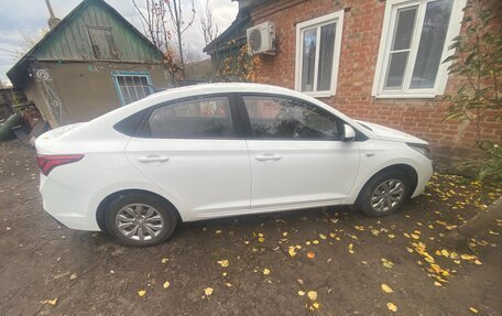 Hyundai Solaris II рестайлинг, 2017 год, 800 000 рублей, 3 фотография