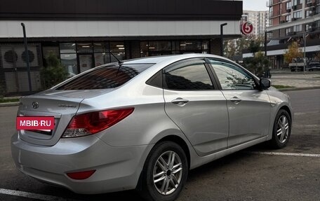 Hyundai Solaris II рестайлинг, 2011 год, 630 000 рублей, 5 фотография