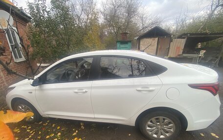 Hyundai Solaris II рестайлинг, 2017 год, 800 000 рублей, 4 фотография