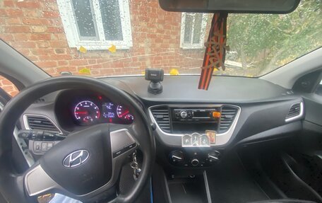 Hyundai Solaris II рестайлинг, 2017 год, 800 000 рублей, 5 фотография