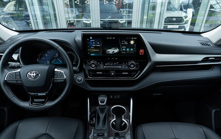 Toyota Highlander, 2024 год, 6 590 000 рублей, 30 фотография