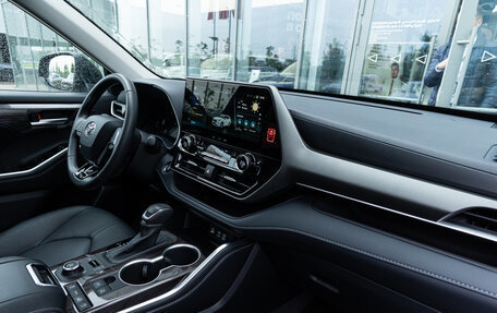 Toyota Highlander, 2024 год, 6 590 000 рублей, 40 фотография