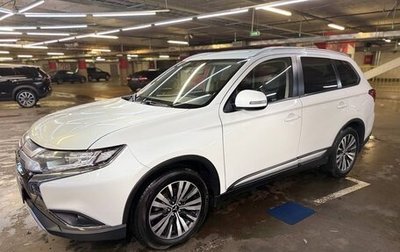 Mitsubishi Outlander III рестайлинг 3, 2019 год, 1 970 000 рублей, 1 фотография