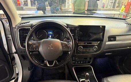 Mitsubishi Outlander III рестайлинг 3, 2019 год, 1 970 000 рублей, 7 фотография