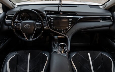 Toyota Camry, 2019 год, 3 000 000 рублей, 13 фотография