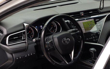 Toyota Camry, 2019 год, 3 000 000 рублей, 18 фотография