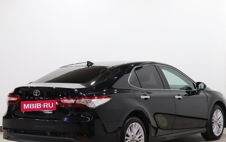 Toyota Camry, 2018 год, 2 390 000 рублей, 5 фотография