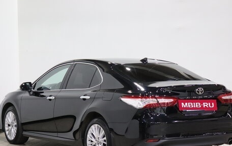 Toyota Camry, 2018 год, 2 390 000 рублей, 7 фотография