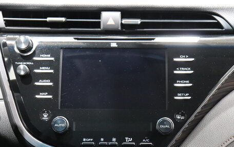 Toyota Camry, 2018 год, 2 390 000 рублей, 16 фотография