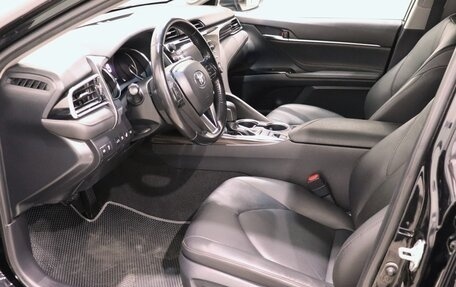 Toyota Camry, 2018 год, 2 390 000 рублей, 17 фотография