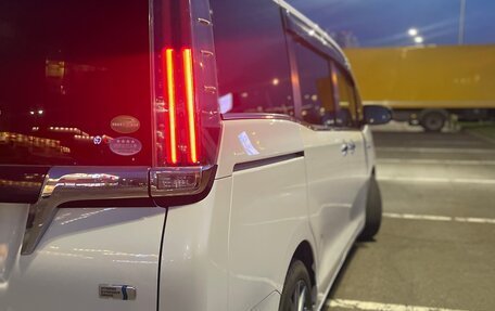 Toyota Esquire I, 2017 год, 2 330 000 рублей, 4 фотография