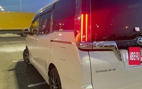 Toyota Esquire I, 2017 год, 2 330 000 рублей, 6 фотография