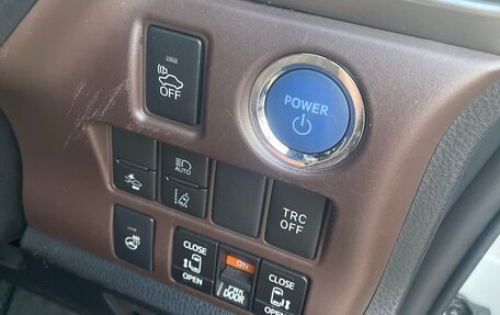 Toyota Esquire I, 2017 год, 2 330 000 рублей, 18 фотография