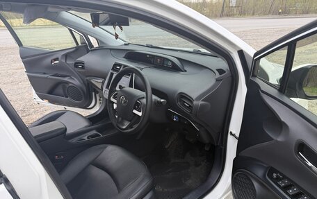 Toyota Prius IV XW50, 2016 год, 7 фотография