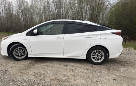 Toyota Prius IV XW50, 2016 год, 11 фотография