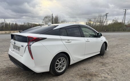 Toyota Prius IV XW50, 2016 год, 12 фотография