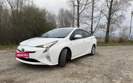 Toyota Prius IV XW50, 2016 год, 14 фотография