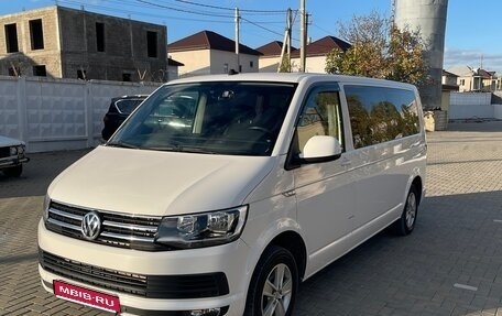 Volkswagen Caravelle T6 рестайлинг, 2018 год, 2 486 000 рублей, 1 фотография