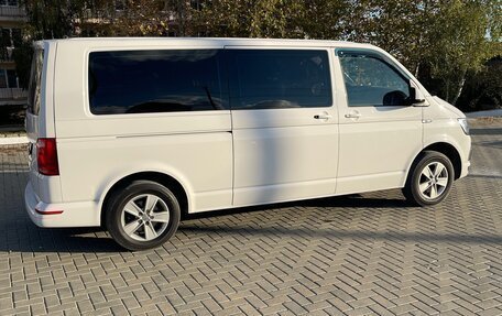 Volkswagen Caravelle T6 рестайлинг, 2018 год, 2 486 000 рублей, 11 фотография