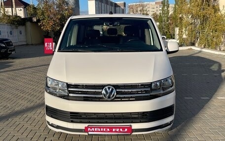 Volkswagen Caravelle T6 рестайлинг, 2018 год, 2 486 000 рублей, 4 фотография