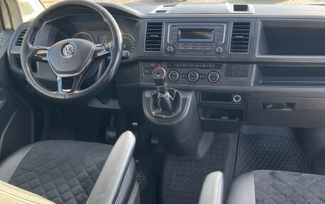 Volkswagen Caravelle T6 рестайлинг, 2018 год, 2 486 000 рублей, 17 фотография
