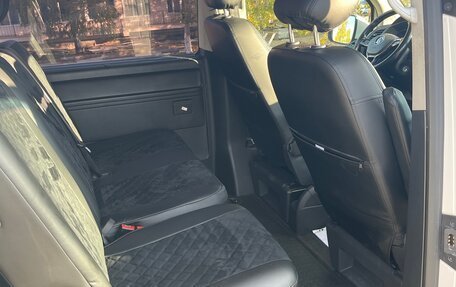 Volkswagen Caravelle T6 рестайлинг, 2018 год, 2 486 000 рублей, 15 фотография