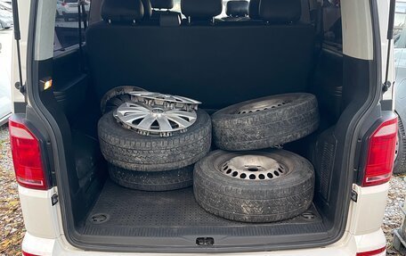 Volkswagen Caravelle T6 рестайлинг, 2018 год, 2 486 000 рублей, 20 фотография