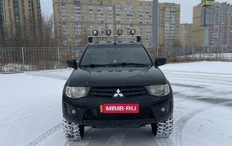 Mitsubishi L200 IV рестайлинг, 2012 год, 1 080 000 рублей, 2 фотография