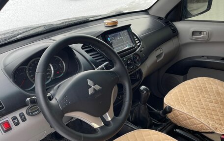 Mitsubishi L200 IV рестайлинг, 2012 год, 1 080 000 рублей, 8 фотография