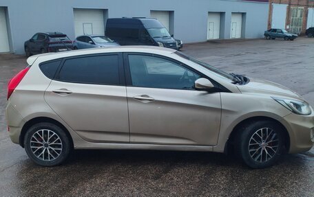 Hyundai Solaris II рестайлинг, 2012 год, 800 000 рублей, 4 фотография