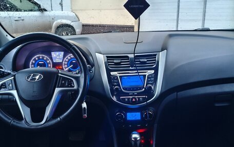 Hyundai Solaris II рестайлинг, 2012 год, 800 000 рублей, 6 фотография