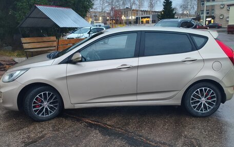 Hyundai Solaris II рестайлинг, 2012 год, 800 000 рублей, 3 фотография