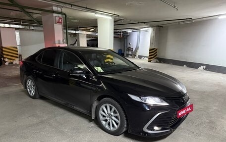 Toyota Camry, 2021 год, 3 600 000 рублей, 2 фотография